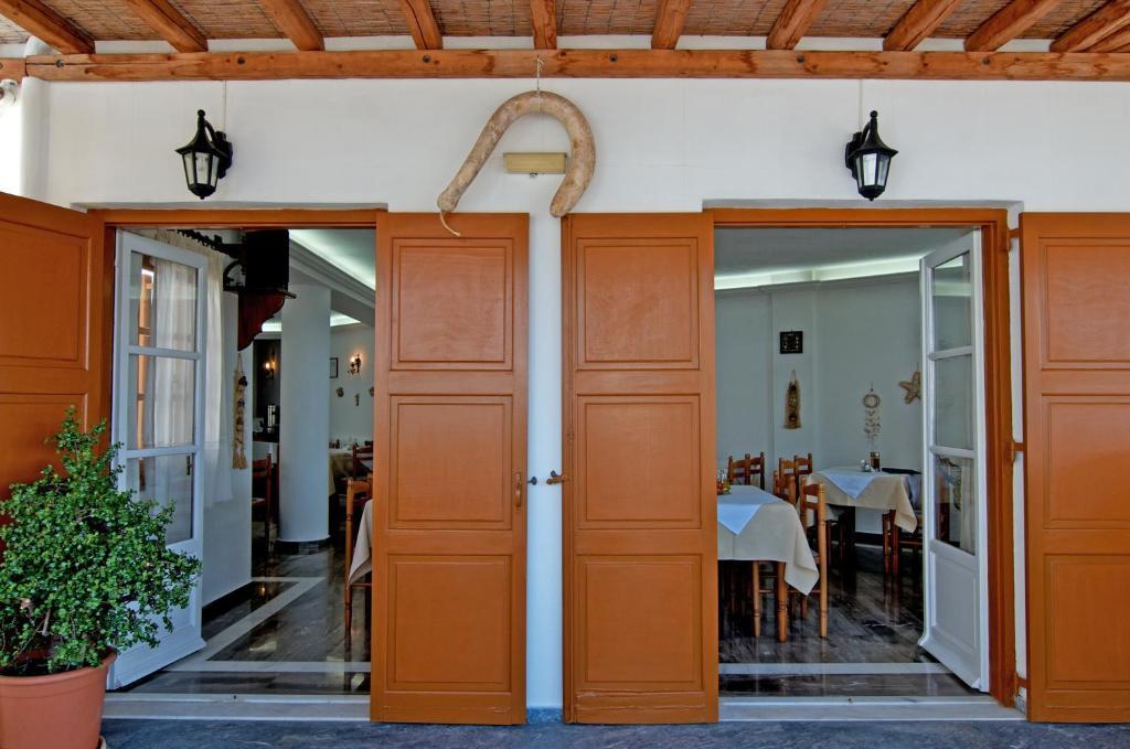 Alex Hotel Túrlosz Kültér fotó